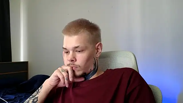 Snapshot of DENIS_HERE chatting on June 13, 5:27 am DENIS HERE online show from June 13, 5:27 am