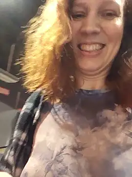 Snapshot of Exhibitionsplit chatting on January 13, 10:04 pm Exhibitionsplit online show from January 13, 10:04 pm