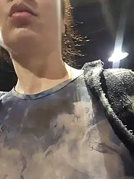 Snapshot of Exhibitionsplit chatting on February 6, 10:35 pm Exhibitionsplit online show from February 6, 10:35 pm