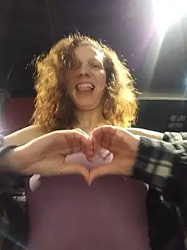 Snapshot of Exhibitionsplit chatting on February 13, 11:01 pm Exhibitionsplit online show from February 13, 11:01 pm