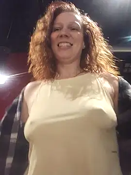 Snapshot of Exhibitionsplit chatting on February 17, 11:00 pm Exhibitionsplit online show from February 17, 11:00 pm