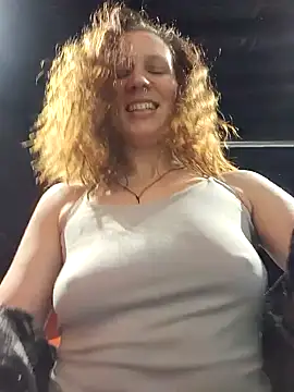 Snapshot of Exhibitionsplit chatting on February 20, 10:54 pm Exhibitionsplit online show from February 20, 10:54 pm