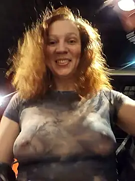 Snapshot of Exhibitionsplit chatting on March 5, 11:12 pm Exhibitionsplit online show from March 5, 11:12 pm