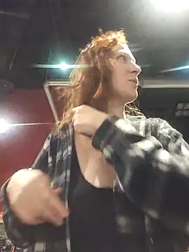 Snapshot of Exhibitionsplit chatting on March 21, 11:08 pm Exhibitionsplit online show from March 21, 11:08 pm