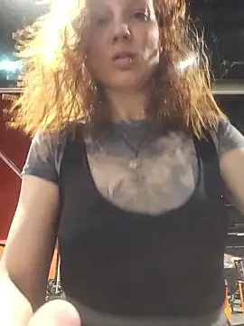 Snapshot of Exhibitionsplit chatting on March 22, 10:13 pm Exhibitionsplit online show from March 22, 10:13 pm