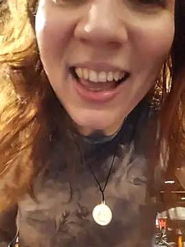 Snapshot of Exhibitionsplit chatting on March 26, 10:37 pm Exhibitionsplit online show from March 26, 10:37 pm