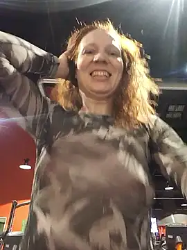 Snapshot of Exhibitionsplit chatting on March 27, 10:53 pm Exhibitionsplit online show from March 27, 10:53 pm