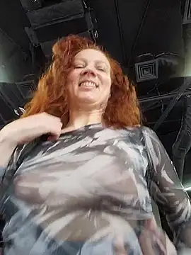 Snapshot of Exhibitionsplit chatting on April 8, 9:31 am Exhibitionsplit online show from April 8, 9:31 am