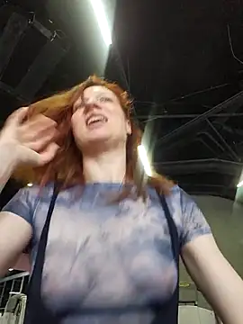 Snapshot of Exhibitionsplit chatting on April 9, 9:26 am Exhibitionsplit online show from April 9, 9:26 am