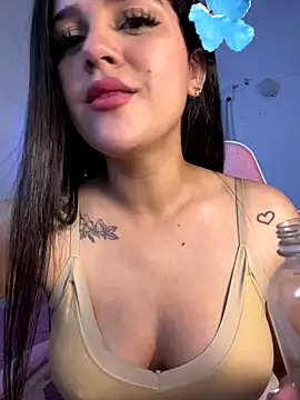 Snapshot of violet-333 chatting on November 17, 6:19 am violet-333 online show from November 17, 6:19 am