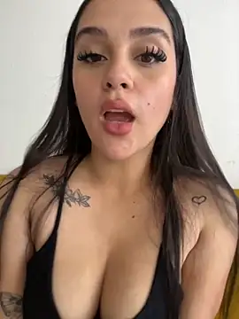 Snapshot of violet-333 chatting on November 19, 1:33 pm violet-333 online show from November 19, 1:33 pm