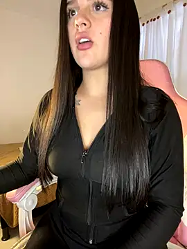 Snapshot of violet-333 chatting on December 15, 6:34 pm violet-333 online show from December 15, 6:34 pm