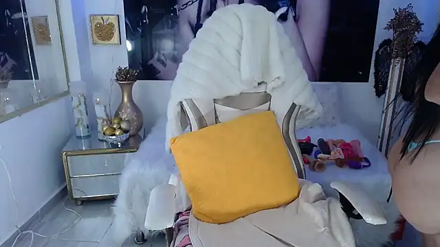 Snapshot of perlasharick_3 chatting on December 6, 2:17 pm perlasharick 3 online show from December 6, 2:17 pm