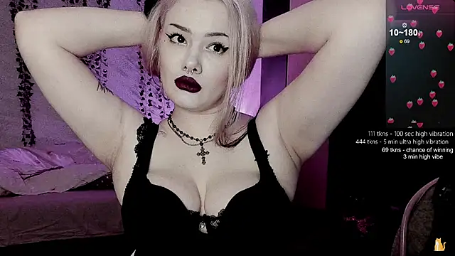 strawberry elfcat online show from February 15, 9:33 pm