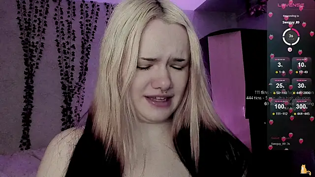 strawberry elfcat online show from February 28, 6:14 am