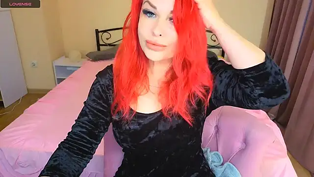 Snapshot of RedHeadBridget chatting on May 28, 5:05 am RedHeadBridget online show from May 28, 5:05 am
