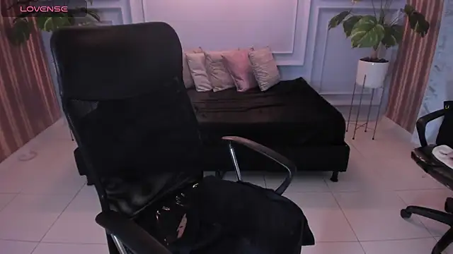 Snapshot of meliboobs_ chatting on February 20, 9:59 pm meliboobs online show from February 20, 9:59 pm