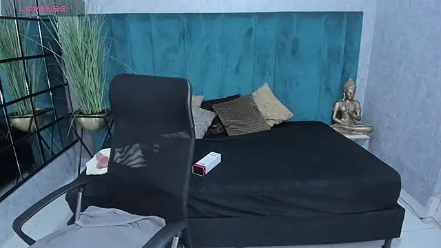 Snapshot of meliboobs_ chatting on March 26, 10:59 pm meliboobs online show from March 26, 10:59 pm