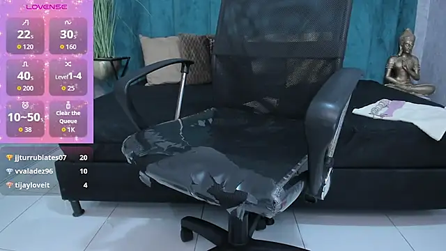 Snapshot of meliboobs_ chatting on March 27, 8:26 am meliboobs online show from March 27, 8:26 am