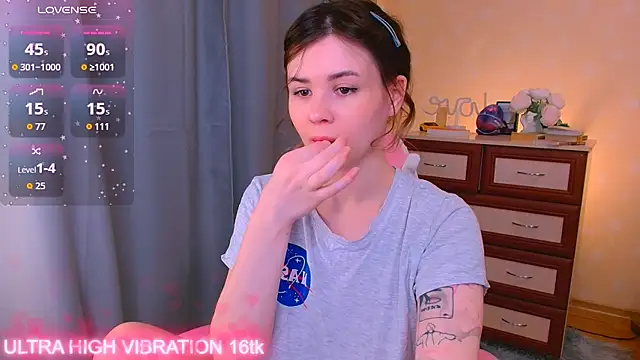 cutie mili online show from October 6, 7:39 am