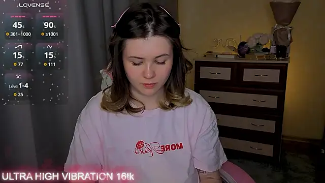 cutie mili online show from March 20, 9:03 am