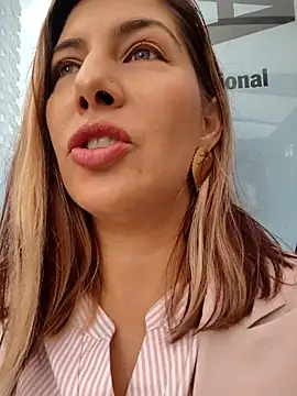 Snapshot of scarlett_moore chatting on March 5, 4:03 pm scarlett moore online show from March 5, 4:03 pm