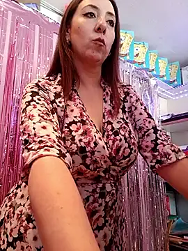 Snapshot of Mia_Novikov chatting on June 18, 6:23 pm Mia Novikov online show from June 18, 6:23 pm