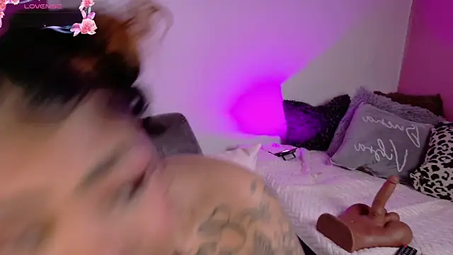 foxxy-lov3 online show from February 10, 1:15 pm