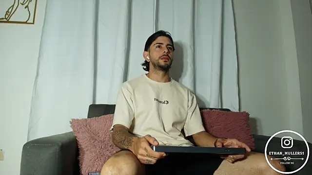 Snapshot of Ethan_mullers chatting on March 17, 10:29 am Ethan mullers online show from March 17, 10:29 am