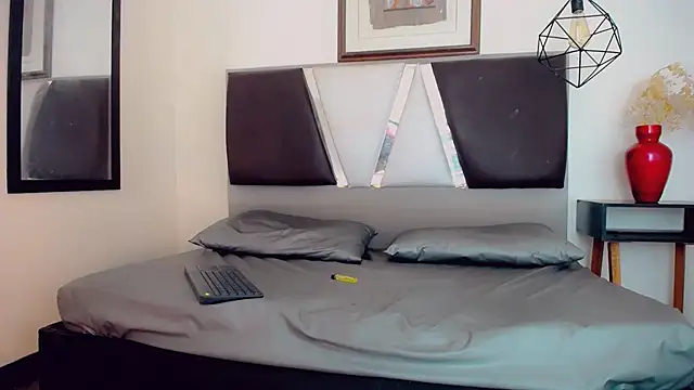 hilary rodriguez online show from January 31, 10:31 pm