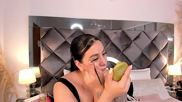 sofhiaa adaams online show from November 12, 9:25 pm