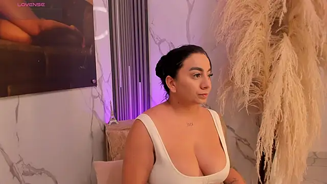 sofhiaa adaams online show from December 16, 10:59 pm