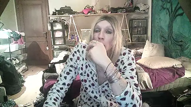 Ombeline1 online show from January 11, 6:12 pm