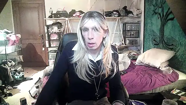 Ombeline1 online show from January 18, 11:43 am