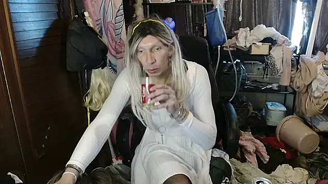 Ombeline1 online show from December 5, 9:18 am