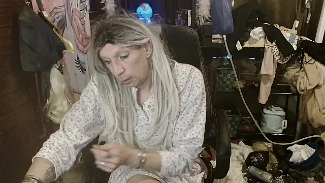 Ombeline1 online show from December 20, 7:59 am