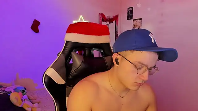 AustinSummerr online show from December 9, 1:24 pm