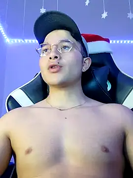 AustinSummerr online show from December 17, 4:32 pm