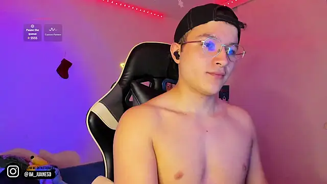 AustinSummerr online show from December 31, 12:57 pm