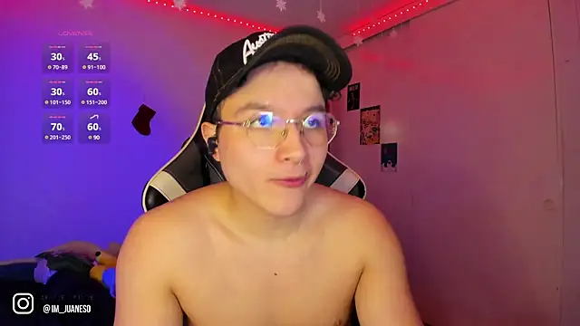 AustinSummerr online show from December 31, 4:04 pm