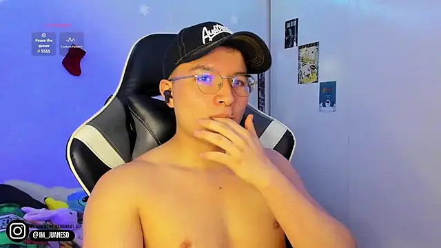 AustinSummerr online show from January 3, 3:44 pm