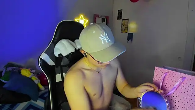 AustinSummerr online show from February 5, 11:44 am