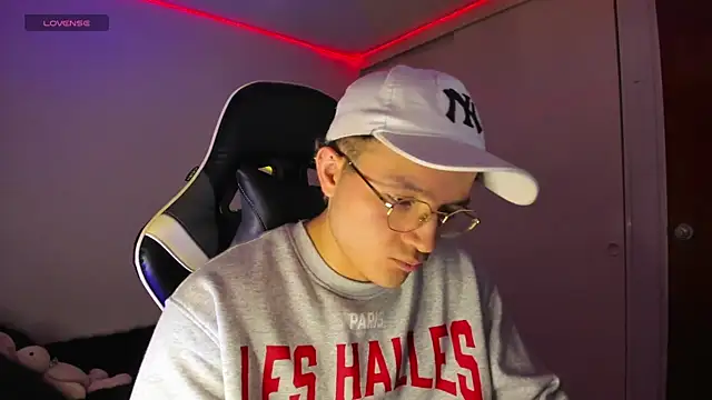 AustinSummerr online show from March 6, 4:38 pm