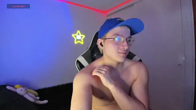 AustinSummerr online show from March 11, 4:40 pm