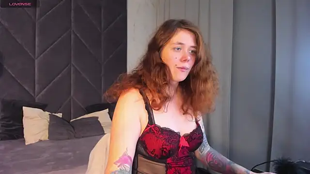 SophiePure online show from December 4, 1:31 pm