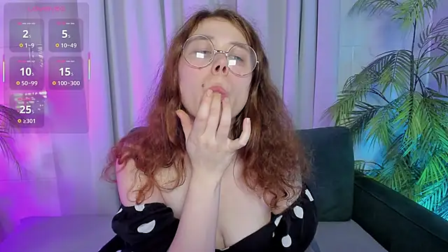 SophiePure online show from October 7, 8:39 pm