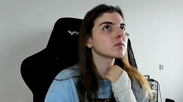 Snapshot of emmamurrr chatting on December 3, 10:46 am emmamurrr online show from December 3, 10:46 am