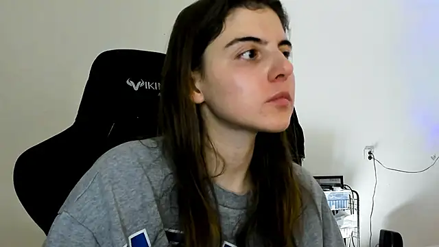 Snapshot of emmamurrr chatting on December 13, 8:14 pm emmamurrr online show from December 13, 8:14 pm