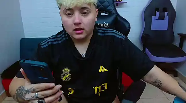 isabeautyx19 online show from January 12, 2:09 pm