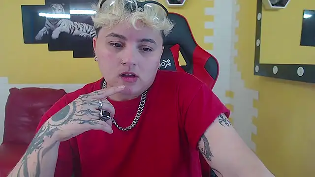 isabeautyx19 online show from January 13, 2:42 pm